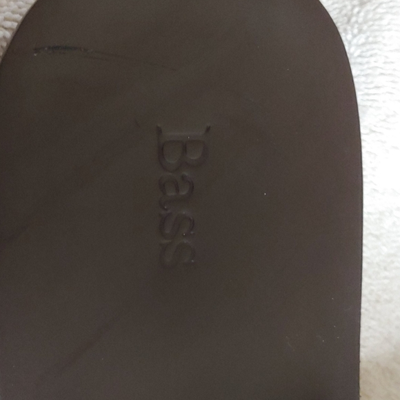 Bass sandals wm. sz.8 - Picture 2 of 9